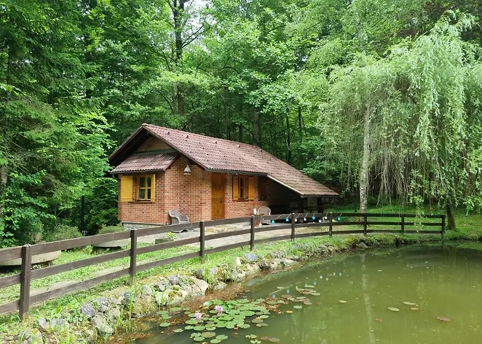 Cottage By The Pond Pavel